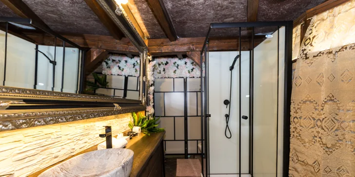 Wellness pobyt v Pardubiciach: izby alebo domček s vírivkou a saunou, soľná jaskyňa aj privátne wellness