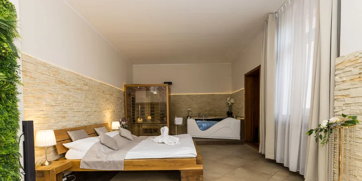 Wellness pobyt v Pardubiciach: izby alebo domček s vírivkou a saunou, soľná jaskyňa aj privátne wellness