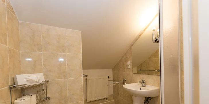 Wellness pobyt v Pardubiciach: izby alebo domček s vírivkou a saunou, soľná jaskyňa aj privátne wellness