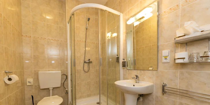 Wellness pobyt v Pardubiciach: izby alebo domček s vírivkou a saunou, soľná jaskyňa aj privátne wellness