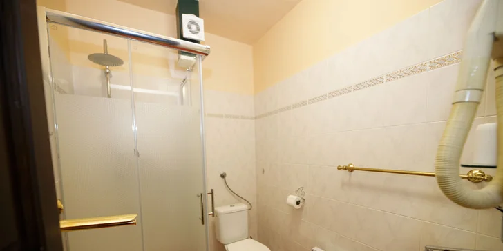 Pohoda priamo pri Lipne: izba alebo apartmán v penzióne, raňajky alebo polpenzia