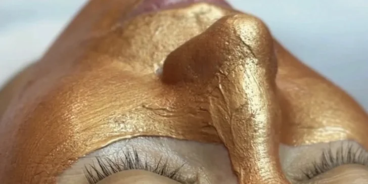 Kozmetické ošetrenia pre čistú a mladistvú pleť: Hollywood Carbon Peel tváre a krku alebo rádiofrekvencia s kompletným čístením pleti