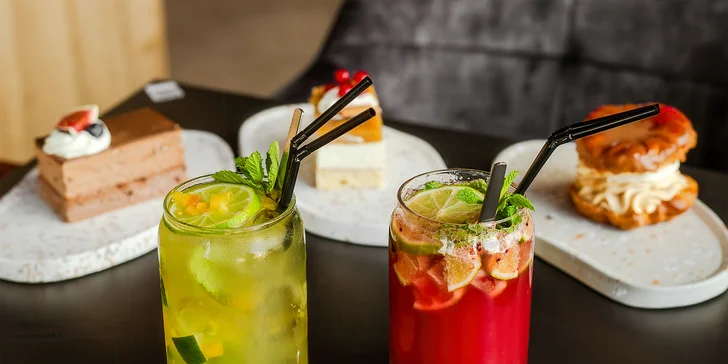 Zahrejte sa a zamaškrťte si vo dvojici: horúca čokoláda alebo káva s koláčom a ovocná limonáda k tomu