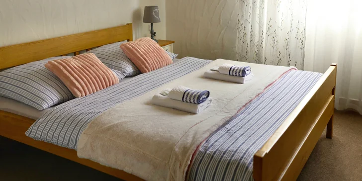 Pobyt v podhorí Beskýd: štýlové apartmány s raňajkami a prehliadkou vodnej minizoo