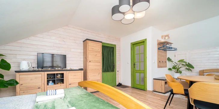 Pobyt v podhorí Beskýd: štýlové apartmány s raňajkami a prehliadkou vodnej minizoo