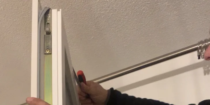 Základný alebo kompletný servis okien s výmenou tesnenia, v ponuke samostatná kontrola s kalkuláciou