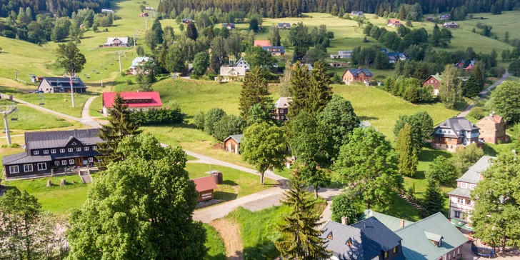 Pobyt v rodinnom penzióne v Peci pod Sněžkou s raňajkami až pre 4 osoby