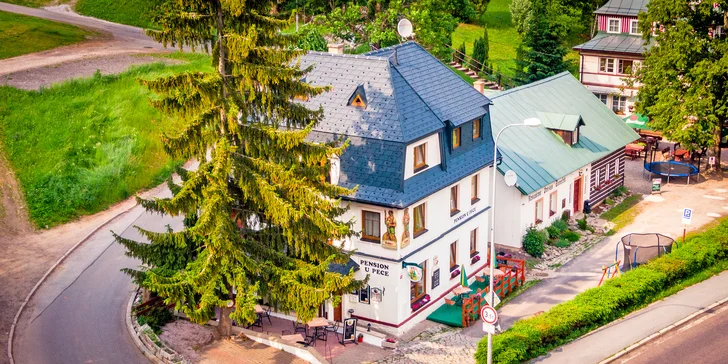 Pobyt v rodinnom penzióne v Peci pod Sněžkou s raňajkami až pre 4 osoby