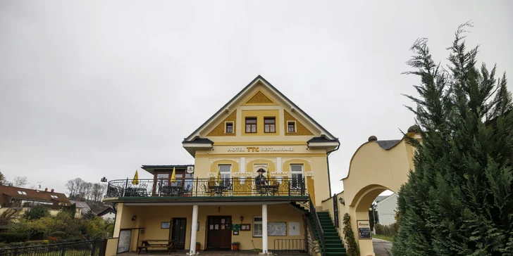Hotel vo Vrchlabí s raňajkami a denným vstupom do privátneho wellness