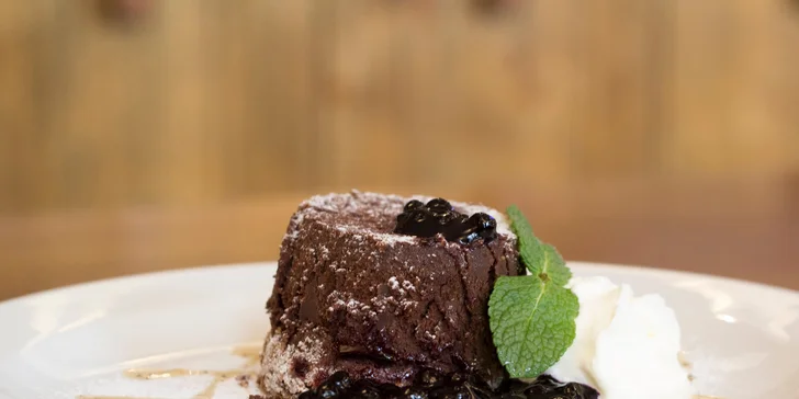 Kostelec nad Orlicou: pobyt s raňajkami, možnosť trojchodovej večere aj fľaše vína