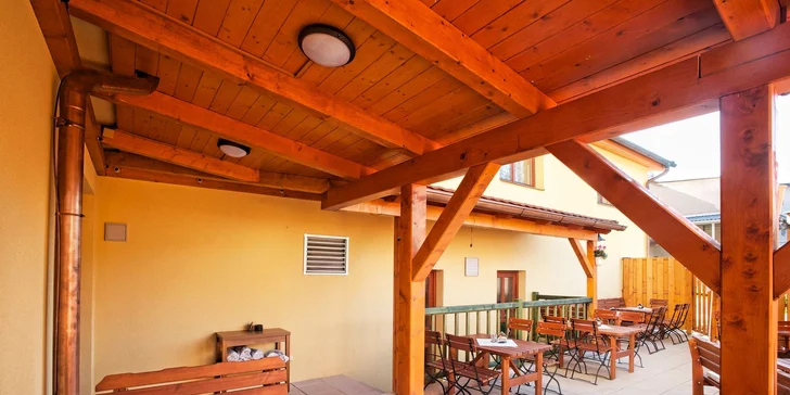 Kostelec nad Orlicou: pobyt s raňajkami, možnosť trojchodovej večere aj fľaše vína