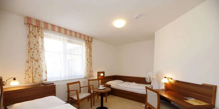 Kostelec nad Orlicou: pobyt s raňajkami, možnosť trojchodovej večere aj fľaše vína