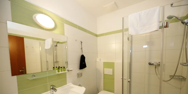 Kostelec nad Orlicou: pobyt s raňajkami, možnosť trojchodovej večere aj fľaše vína