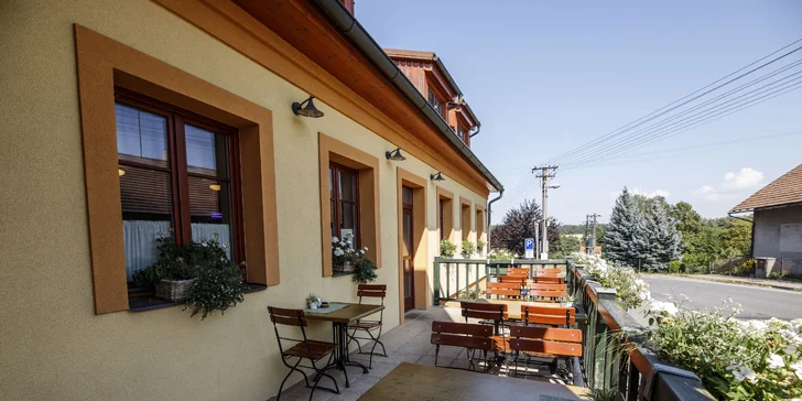 Kostelec nad Orlicou: pobyt s raňajkami, možnosť trojchodovej večere aj fľaše vína