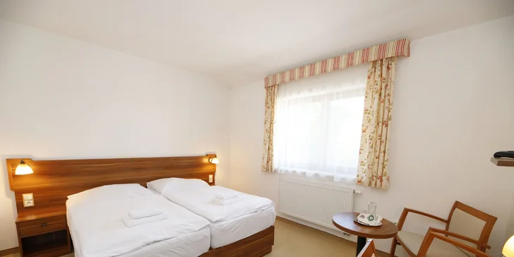 Kostelec nad Orlicou: pobyt s raňajkami, možnosť trojchodovej večere aj fľaše vína