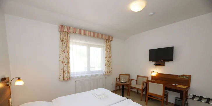 Kostelec nad Orlicou: pobyt s raňajkami, možnosť trojchodovej večere aj fľaše vína