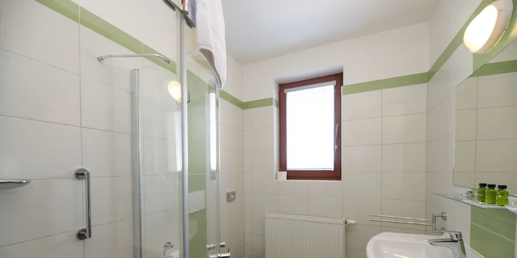 Kostelec nad Orlicou: pobyt s raňajkami, možnosť trojchodovej večere aj fľaše vína