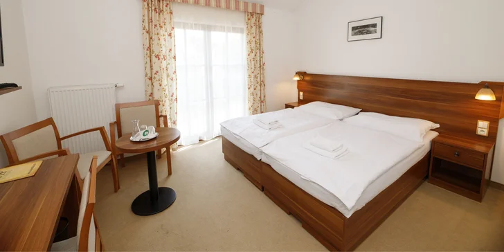 Kostelec nad Orlicou: pobyt s raňajkami, možnosť trojchodovej večere aj fľaše vína