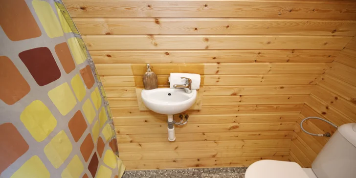 Za romantikou a relaxom: pobyt v rezorte Vigvam s polpenziou, wellnessom a ochutnávkou vína