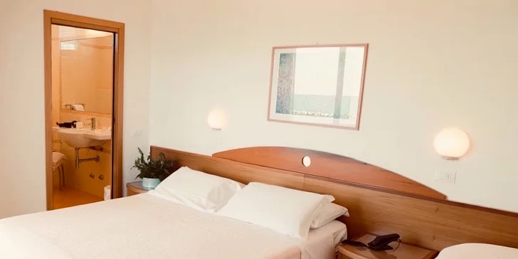 Rodinná dovolenka pri talianskom Jadrane: hotel 50 m od pláže, plná penzia, bazén, dieťa zdarma