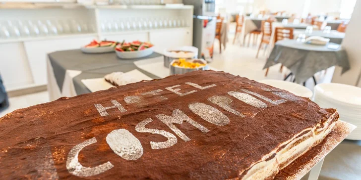 Rodinná dovolenka pri talianskom Jadrane: hotel 50 m od pláže, plná penzia, bazén, dieťa zdarma