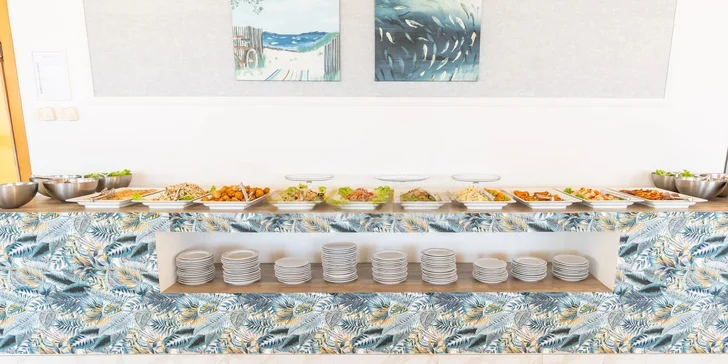 Rodinná dovolenka pri talianskom Jadrane: hotel 50 m od pláže, plná penzia, bazén, dieťa zdarma