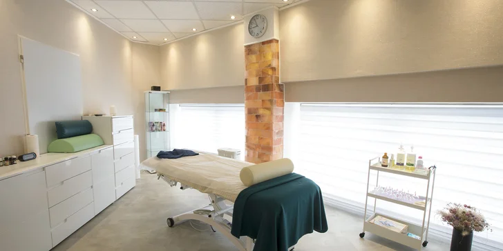 Masáže: klasická terapeutická, relaxačná pre tehotné ženy, reflexná masáž chodidiel či bankovanie