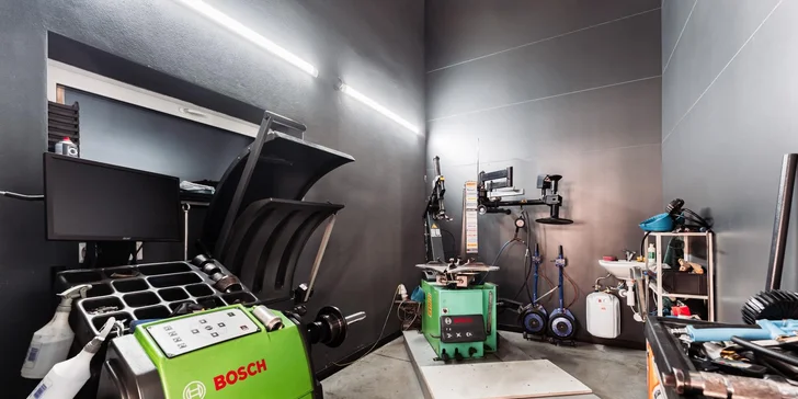 Kompletné prezutie alebo prehodenie kolies s vyvážením a kontrolou bŕzd a podvozku