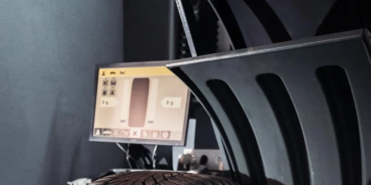 Kompletné prezutie alebo prehodenie kolies s vyvážením a kontrolou bŕzd a podvozku