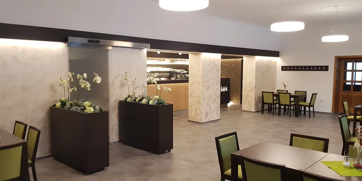 Moravský kras ako na dlani: pobyt s raňajkami či polpenziou a fľašou vína