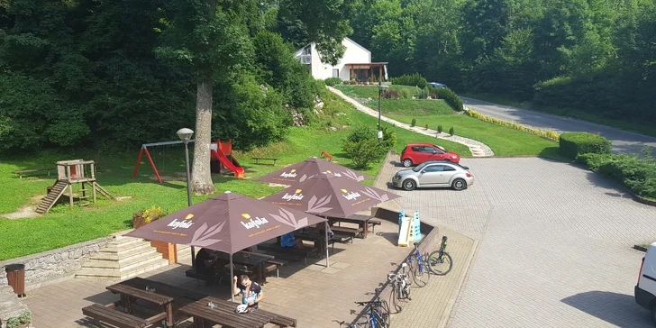 Moravský kras ako na dlani: pobyt s raňajkami či polpenziou a fľašou vína