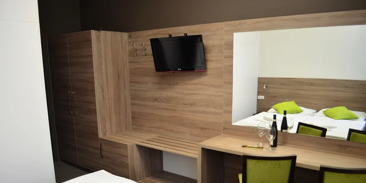 Moravský kras ako na dlani: pobyt s raňajkami či polpenziou a fľašou vína