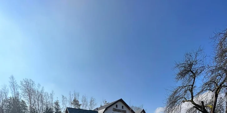 Historická vila pri priehrade Les Království a blízko Dvora Králové, raňajky v cene