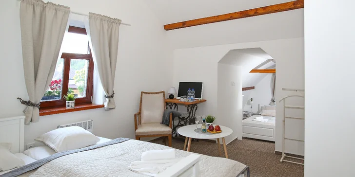 Historická vila pri priehrade Les Království a blízko Dvora Králové, raňajky v cene