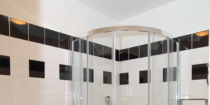 Historická vila pri priehrade Les Království a blízko Dvora Králové, raňajky v cene