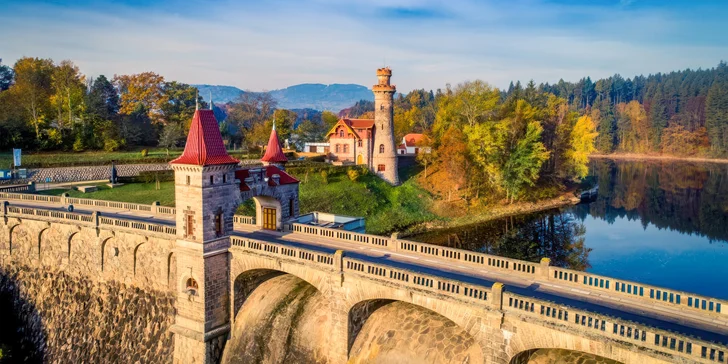 Historická vila pri priehrade Les Království a blízko Dvora Králové, raňajky v cene