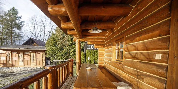 Vyrazte za relaxom: čarovná zrubová chata pod Beskydami pre 2 až 3 osoby