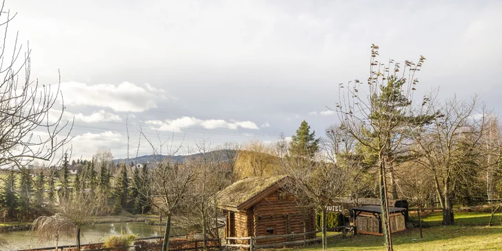 Vyrazte za relaxom: čarovná zrubová chata pod Beskydami pre 2 až 3 osoby