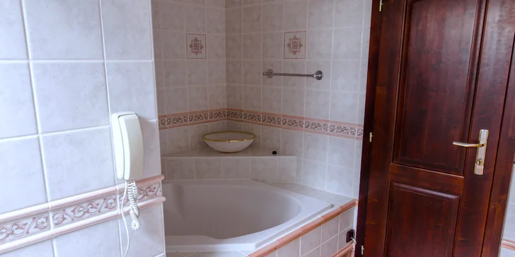 Romantický hotel na okraji Prahy: pobyt s raňajkami alebo polpenziou, možnosť privátnej sauny a vírivky