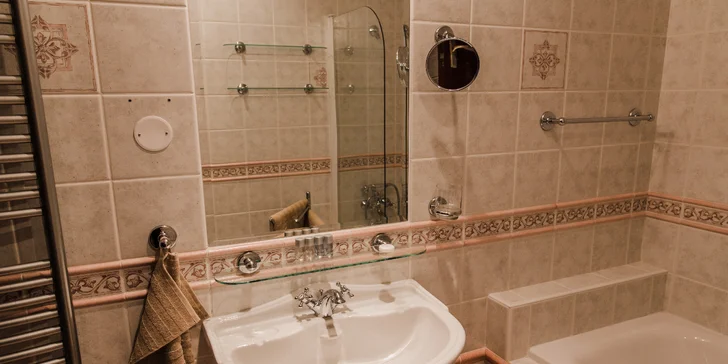 Romantický hotel na okraji Prahy: pobyt s raňajkami alebo polpenziou, možnosť privátnej sauny a vírivky