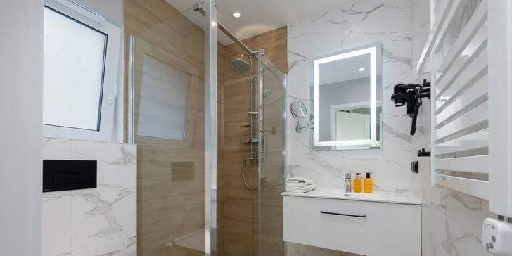 Krásna dovolenka pri Balte: izby a domčeky v pokojnej lokalite len 250 m od pláže, strava aj wellness