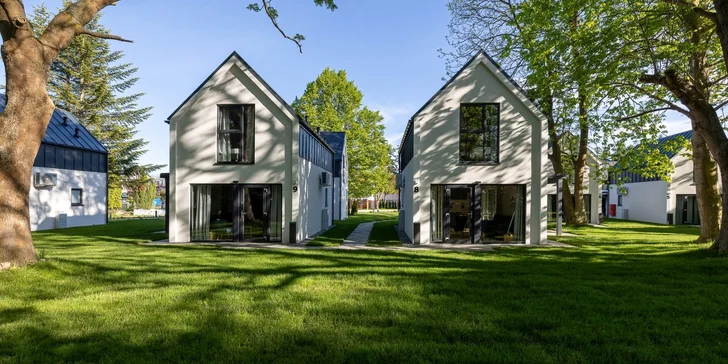 Krásna dovolenka pri Balte: izby a domčeky v pokojnej lokalite len 250 m od pláže, strava aj wellness