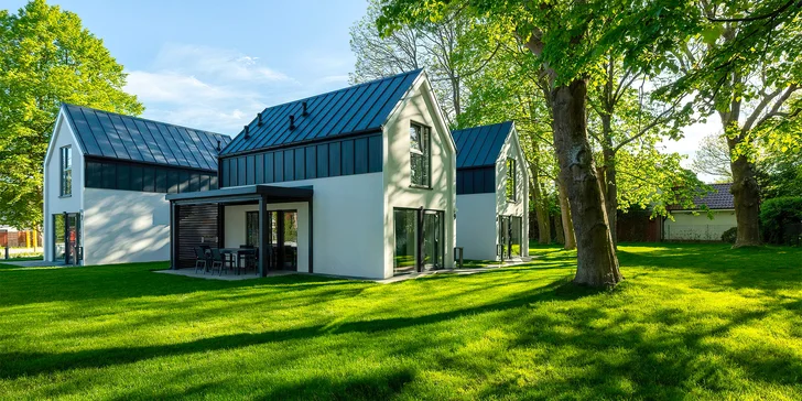 Krásna dovolenka pri Balte: izby a domčeky v pokojnej lokalite len 250 m od pláže, strava aj wellness