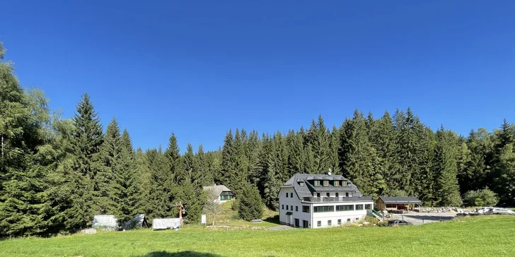 Pobyt na Šumave: horská chata pod keltským hradiskom Obří hrad a raňajky