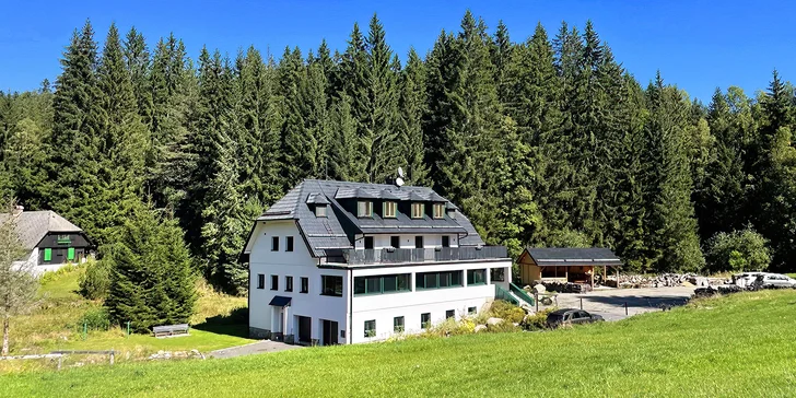 Pobyt na Šumave: horská chata pod keltským hradiskom Obří hrad a raňajky