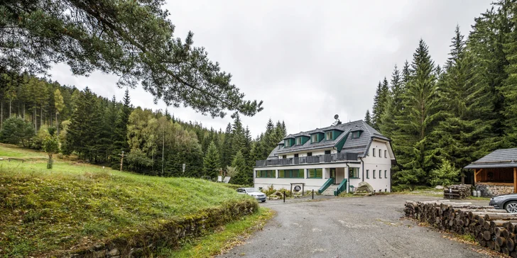 Pobyt na Šumave: horská chata pod keltským hradiskom Obří hrad a raňajky