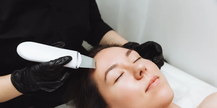Kozmetické ošetrenia: dermaplaning pre hladkú a sviežu pleť a mezoterapia