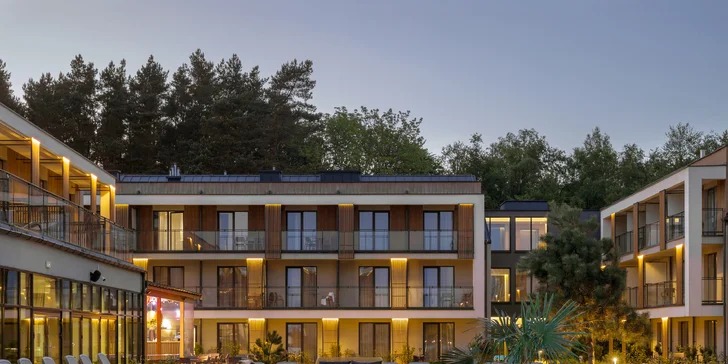 Dovolenka pri Balte pre páry aj rodiny: moderný rezort s wellness, bazénom a stravou, 5 min. od pláže