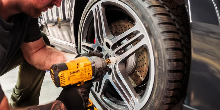 Kompletné prezutie alebo prehodenie kolies s vyvážením a kontrolou bŕzd a podvozku