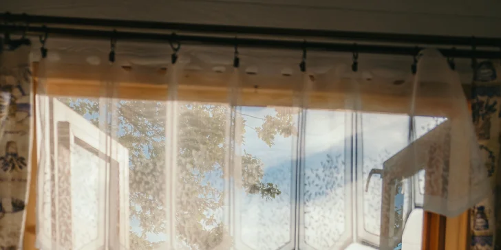 Chata na ranči v podhorí Beskýd: plne vybavená vrátane kuchynky, terasa s výhľadom na kone